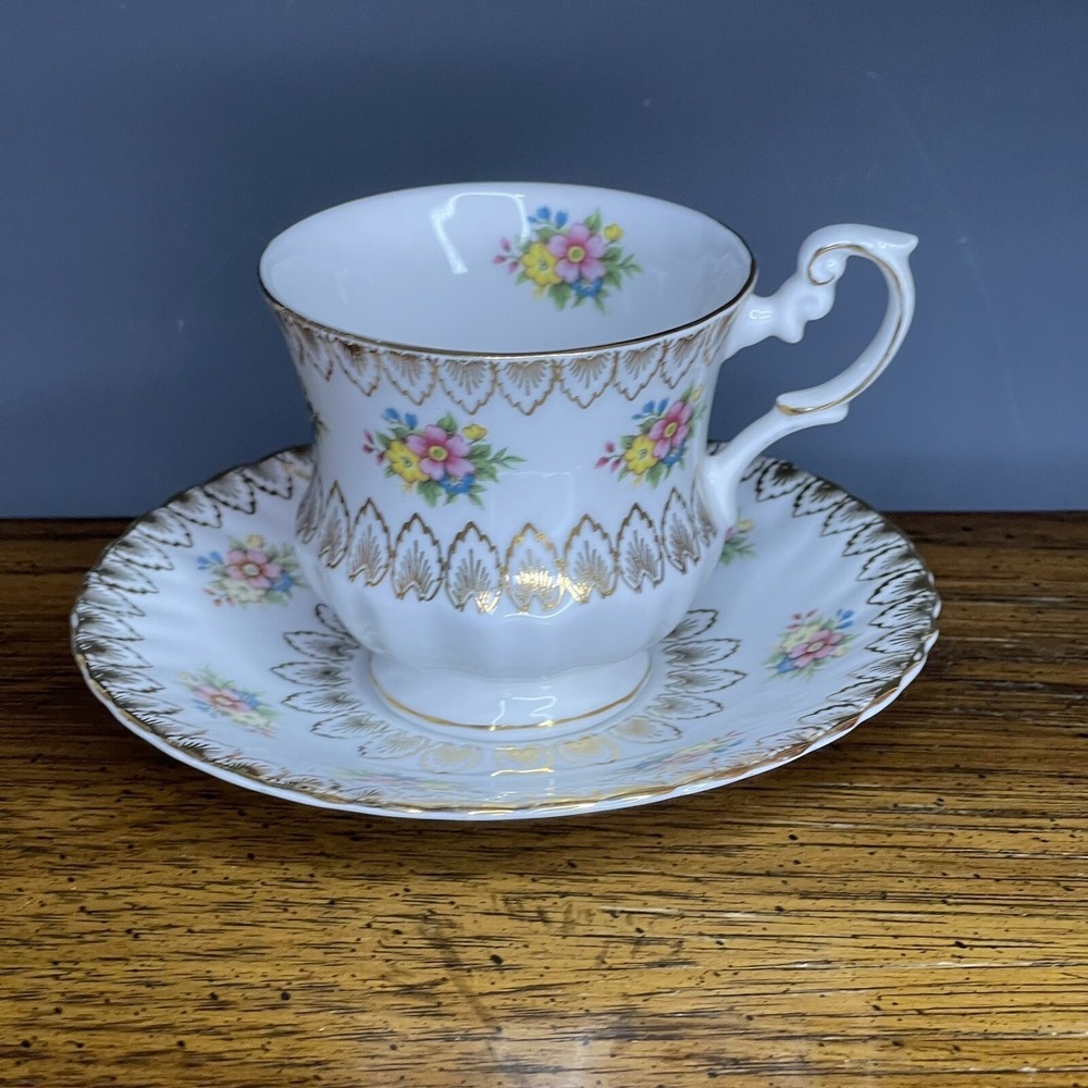 Rosina Fine Bone China‎ Teacup & Saucer Set Floral Gold White England